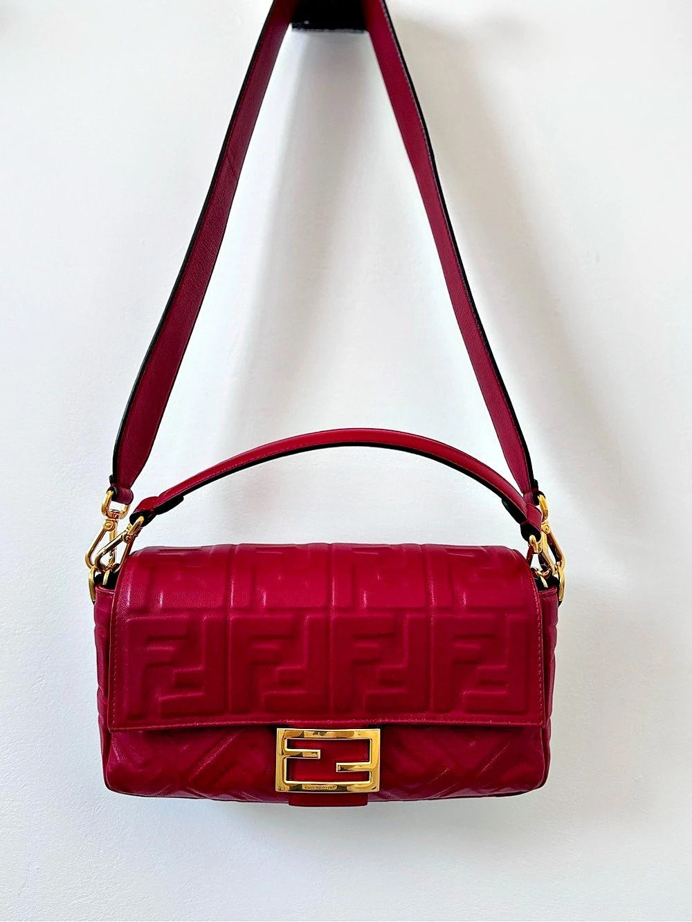 Fendi leather Baguette in Dark Red